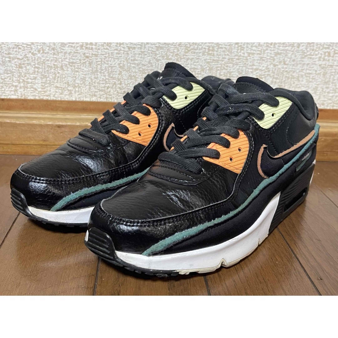 NIKE(ナイキ)のNIKE AIR MAX 90 SE GS 24.0cm レディースの靴/シューズ(スニーカー)の商品写真