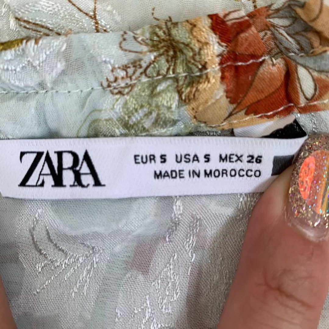 ZARA(ザラ)のZARA ザラ　花柄フリルシフォンブラウス　ラメ刺繍　S レディースのトップス(シャツ/ブラウス(長袖/七分))の商品写真