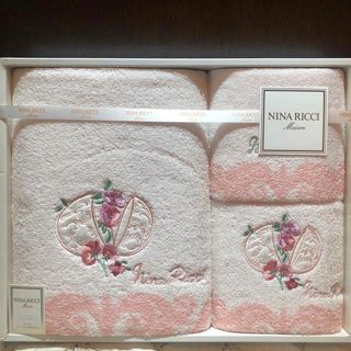 ニナリッチ(NINA RICCI)の新品未使用☆ニナリッチ少し厚めバスタオル(1枚)とフェイスタオル(2枚)セット(タオル/バス用品)