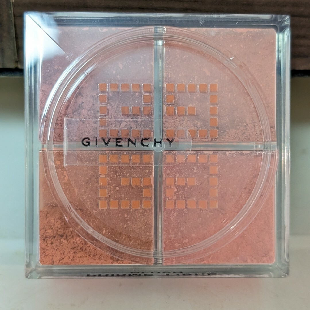 GIVENCHY(ジバンシィ)のジバンシイプリズム・リーブル・ブラッシュ#No.4 コスメ/美容のベースメイク/化粧品(チーク)の商品写真