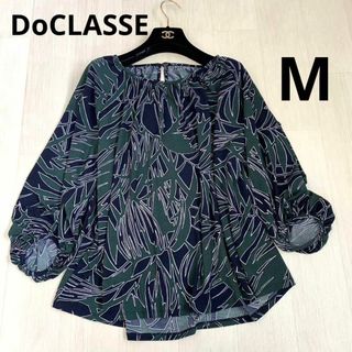 ドゥクラッセ(DoCLASSE)のDoCLASSE ドゥクラッセ　総柄カットソー　きれいめトップス　M(シャツ/ブラウス(長袖/七分))