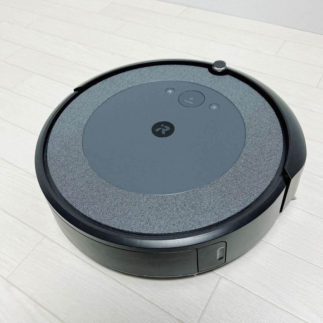 iRobot(アイロボット)のロボット掃除機 iRobot ルンバ i3+ 自動ゴミ収集 クリーンベース付き スマホ/家電/カメラの生活家電(掃除機)の商品写真