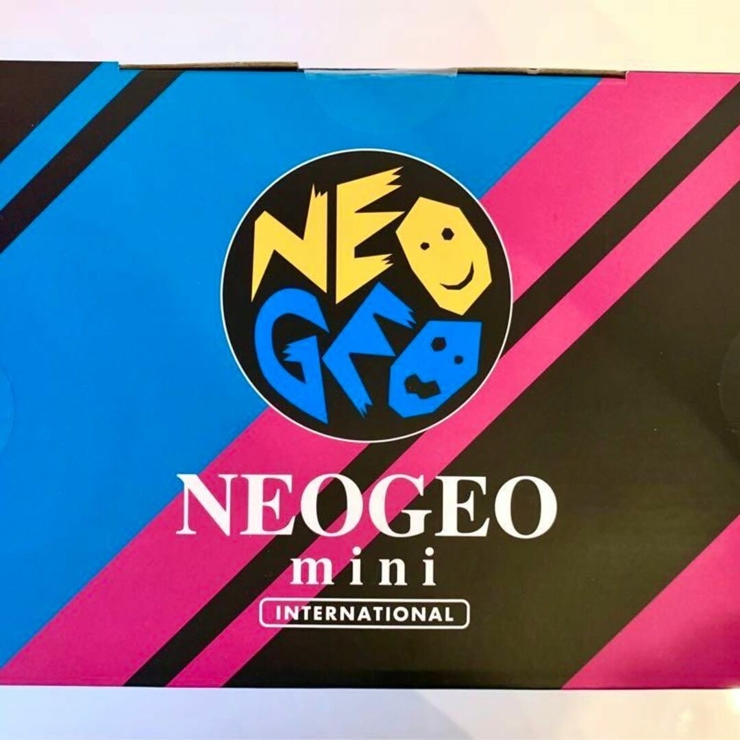 NEOGEO(ネオジオ)の【新品未開封】NEOGEO mini ネオジオ ミニ インターナショナル 海外版 エンタメ/ホビーのゲームソフト/ゲーム機本体(家庭用ゲームソフト)の商品写真