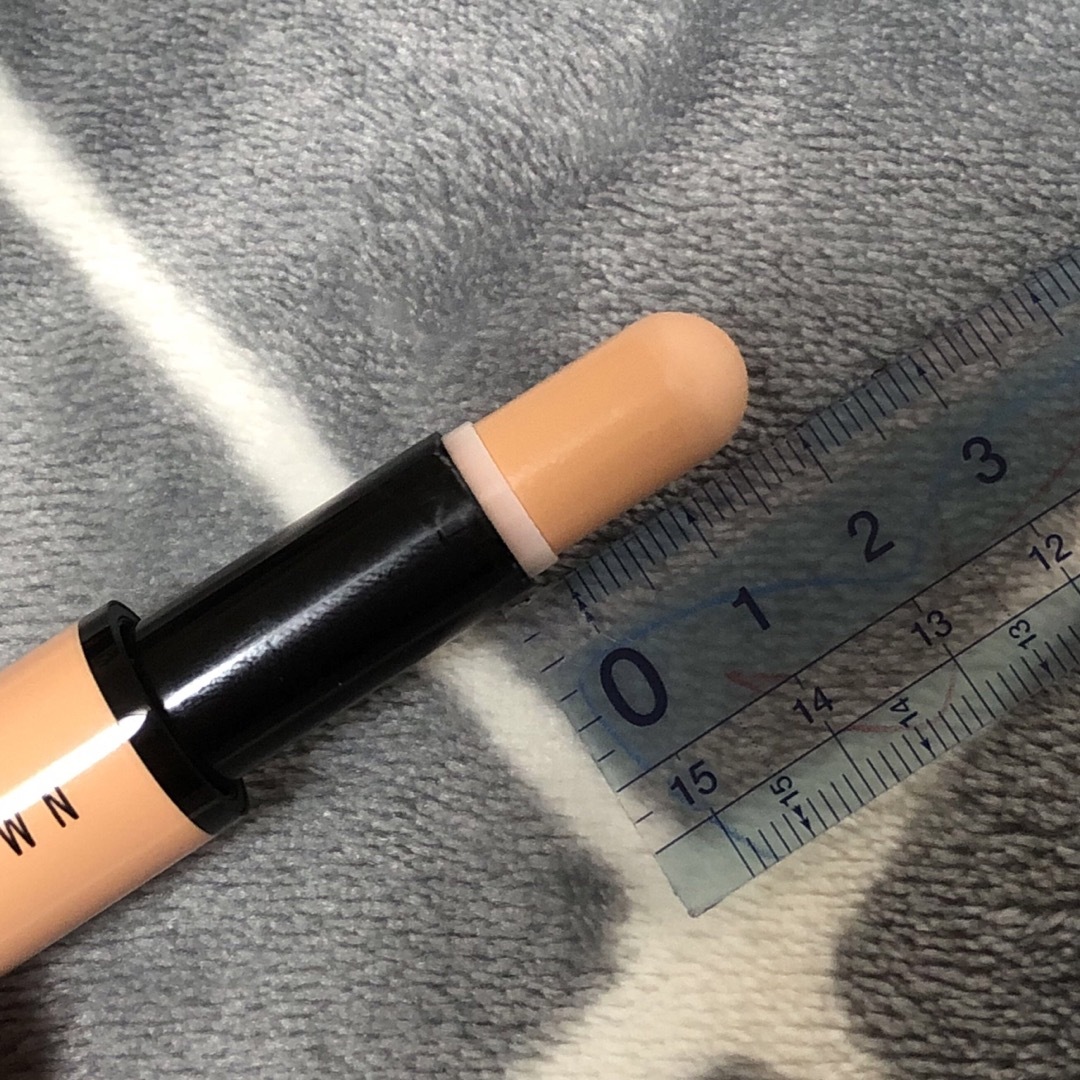 BOBBI BROWN(ボビイブラウン)のボビイブラウン　スキンコレクタースティック　ライトピーチ コスメ/美容のベースメイク/化粧品(コンシーラー)の商品写真