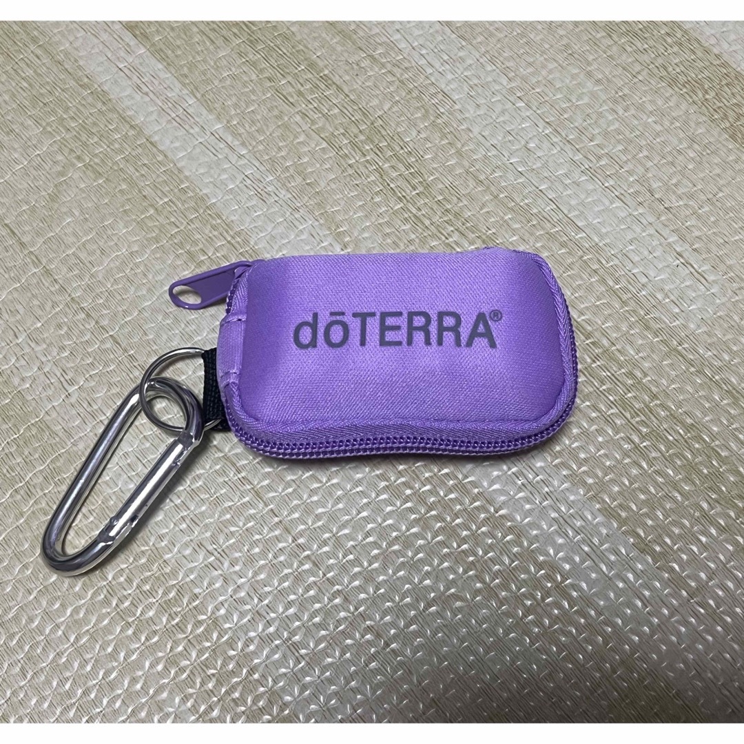 doTERRA(ドテラ)のドテラ　エッセンシャルオイルケース コスメ/美容のリラクゼーション(エッセンシャルオイル（精油）)の商品写真