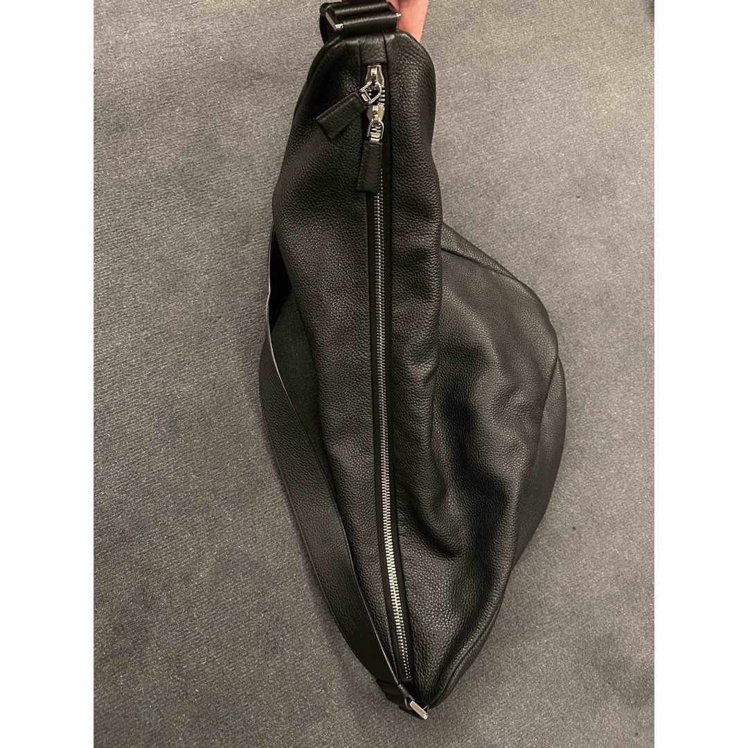 PRADA(プラダ)のPRADA/トライアングル ヴィッテロダイノレザーバッグ メンズのバッグ(ショルダーバッグ)の商品写真