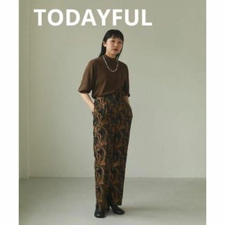 トゥデイフル(TODAYFUL)の希少 【TODAYFUL】ジャガード スリット　ビンテージ　総柄　花柄　黒(カジュアルパンツ)