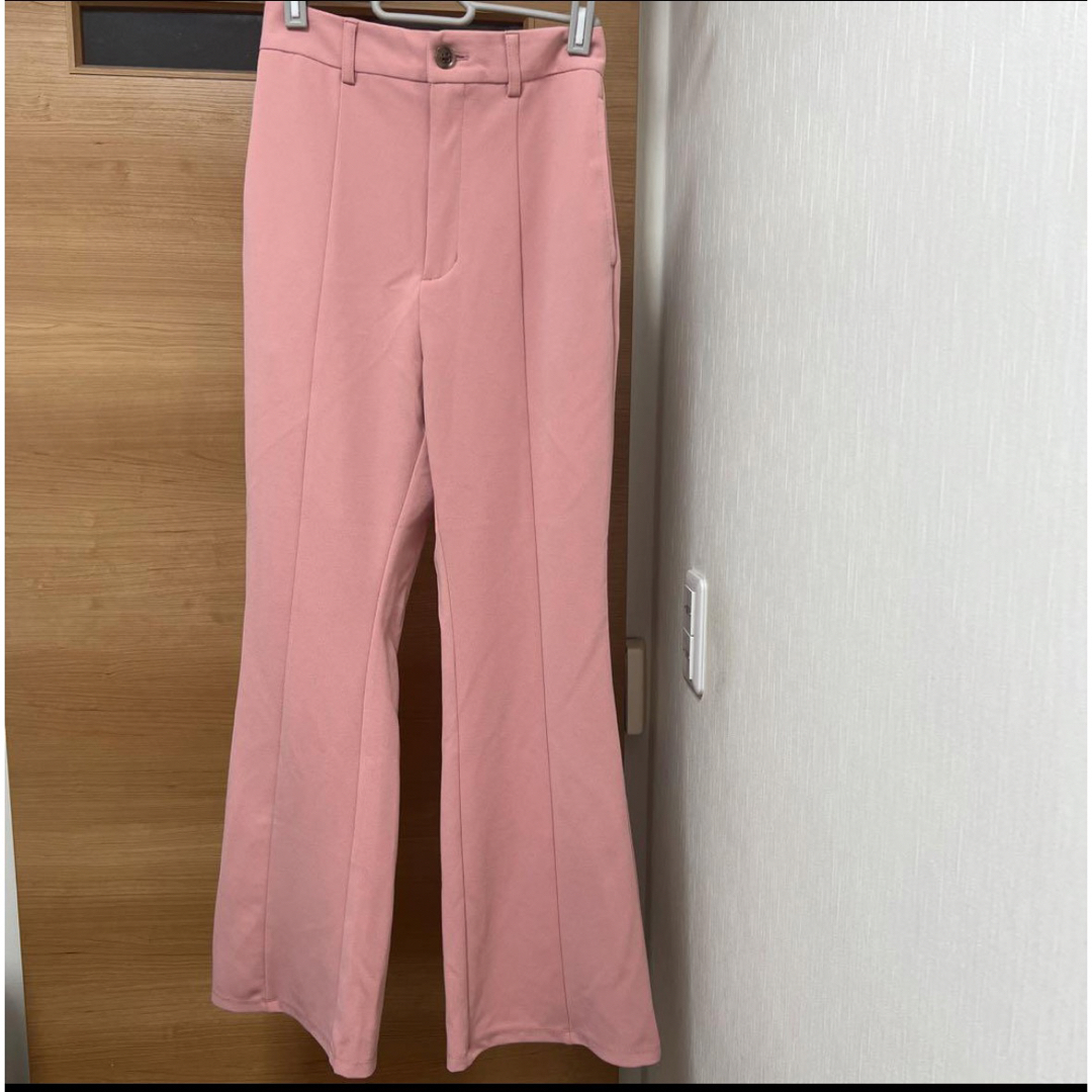 GU(ジーユー)のジーユー♩ 淡いピンク　カットソーフレア　カラーパンツ レディースのパンツ(カジュアルパンツ)の商品写真