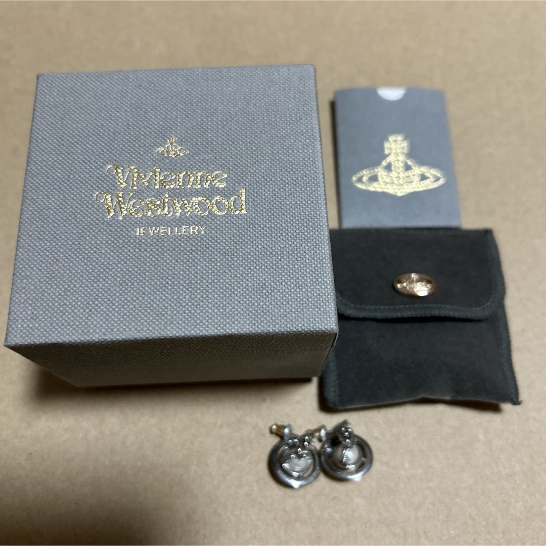 Vivienne Westwood(ヴィヴィアンウエストウッド)のGWセール　ヴィヴィアンウエストウッド　プチオーブ　ピアス レディースのアクセサリー(ピアス)の商品写真