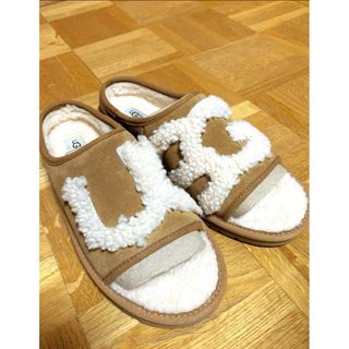 アグ(UGG)の⭐︎新品未使用⭐︎UGG サンダル　サイズUS9(サンダル)