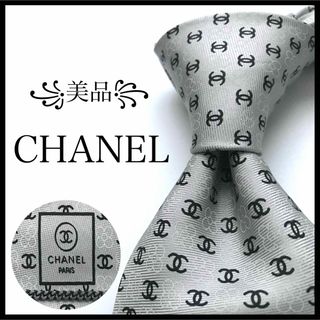 シャネル(CHANEL)の꧁美品꧂ シャネル ネクタイ ココマーク クローバー 花柄 チェーン ホワイト(ネクタイ)