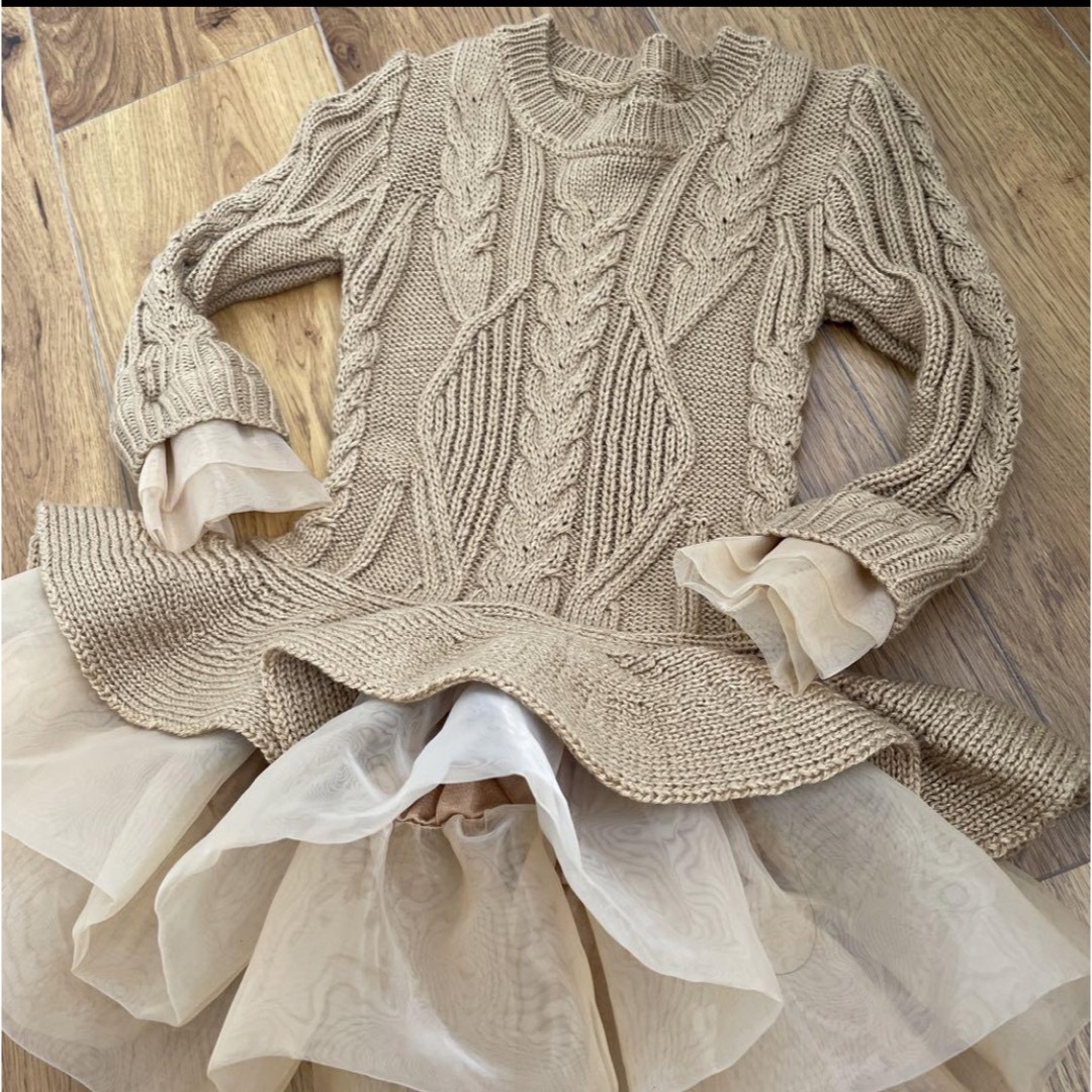 ケーブル編み　ペプラムニット　セーター　120 キャメル キッズ/ベビー/マタニティのキッズ服女の子用(90cm~)(ニット)の商品写真