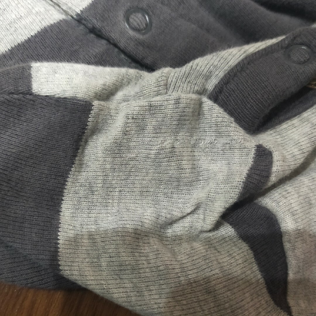 babyGAP(ベビーギャップ)の足付きボーダーロンパース BABY GAP 新生児〜70 キッズ/ベビー/マタニティのベビー服(~85cm)(ロンパース)の商品写真