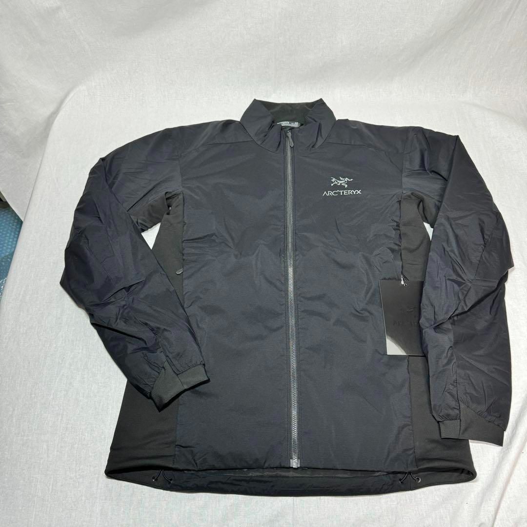 ARC'TERYX(アークテリクス)の新品 アークテリクス アトム ジャケット ブラック  Sサイズ メンズのジャケット/アウター(ダウンジャケット)の商品写真