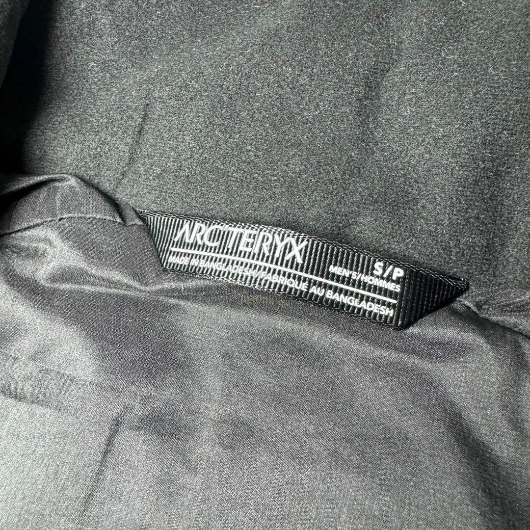 ARC'TERYX(アークテリクス)の新品 アークテリクス アトム ジャケット ブラック  Sサイズ メンズのジャケット/アウター(ダウンジャケット)の商品写真