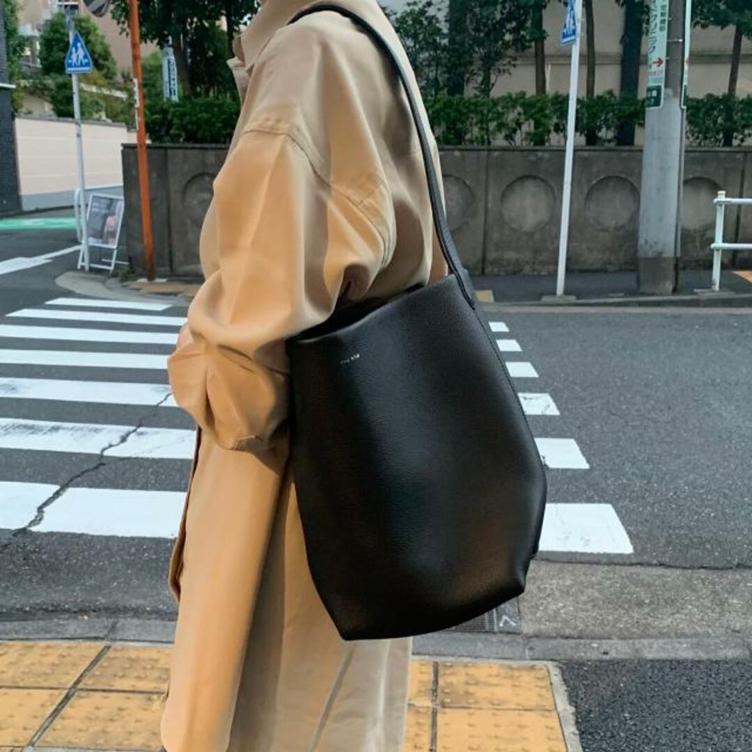 THE ROW(ザロウ)のThe Row(ザ ロウ) W1313L129 Medium NS Park Tote レザー BLPL レディースのバッグ(トートバッグ)の商品写真