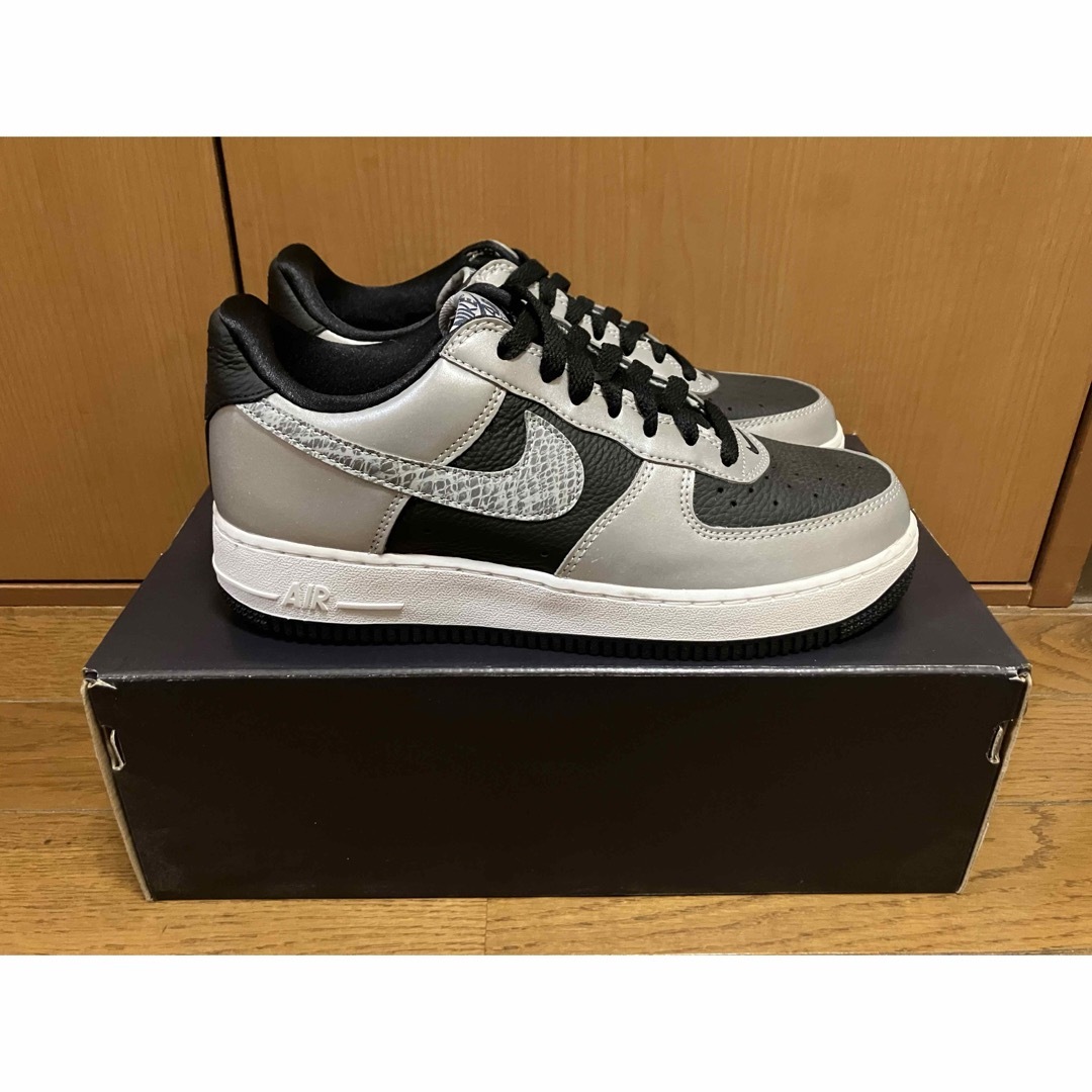 NIKE(ナイキ)のNike Air Force 1 B BLACK-SILVER 24.5cm メンズの靴/シューズ(スニーカー)の商品写真