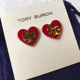 トリーバーチ(Tory Burch)のトリーバーチ ロゴ ハート ピアス レッド プレゼント (ピアス)