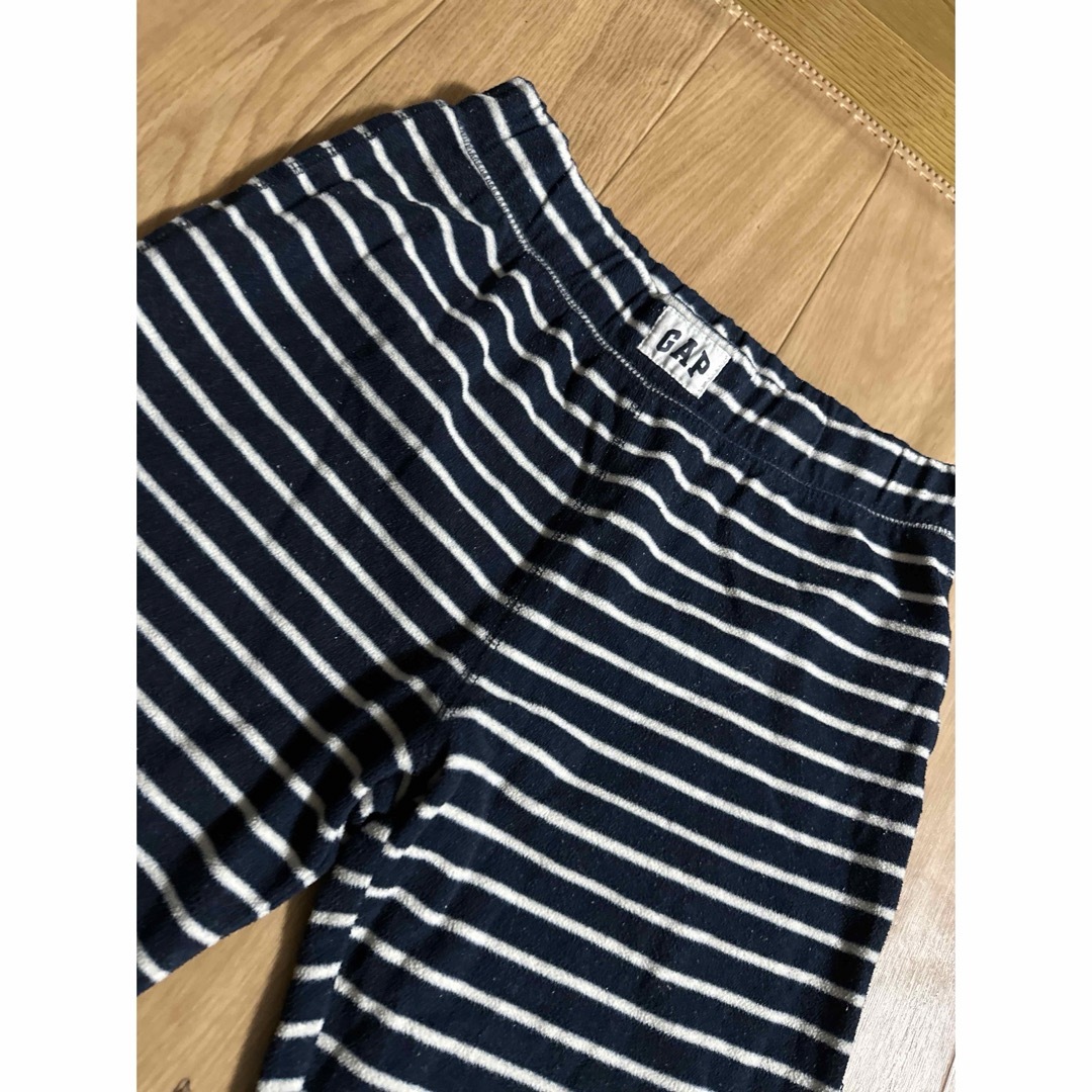 GAP Kids(ギャップキッズ)の美品！ＧＡＰ130 ボーダーフリースパンツ キッズ/ベビー/マタニティのキッズ服男の子用(90cm~)(パジャマ)の商品写真