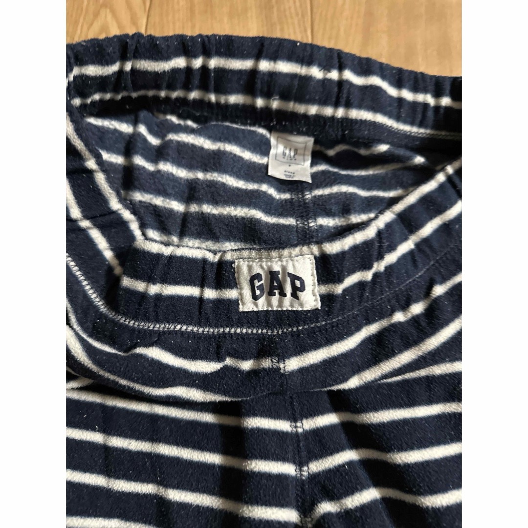 GAP Kids(ギャップキッズ)の美品！ＧＡＰ130 ボーダーフリースパンツ キッズ/ベビー/マタニティのキッズ服男の子用(90cm~)(パジャマ)の商品写真