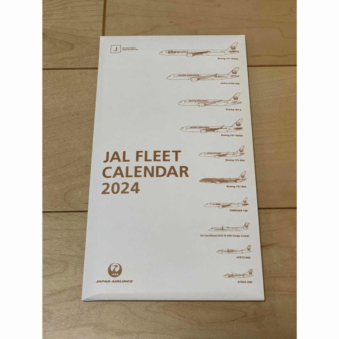 JAL(日本航空)(ジャル(ニホンコウクウ))の【美品】JAL 卓上カレンダー　2024 インテリア/住まい/日用品の文房具(カレンダー/スケジュール)の商品写真