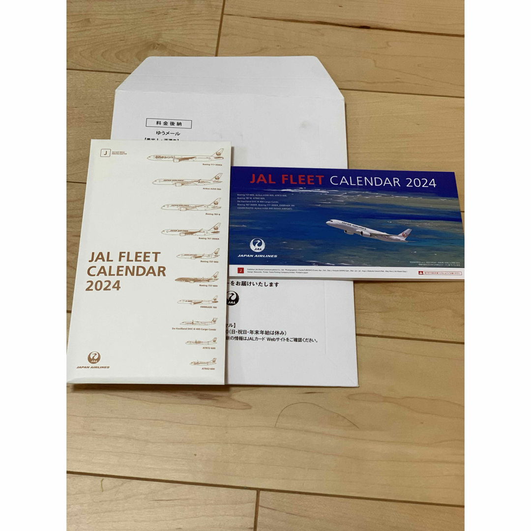 JAL(日本航空)(ジャル(ニホンコウクウ))の【美品】JAL 卓上カレンダー　2024 インテリア/住まい/日用品の文房具(カレンダー/スケジュール)の商品写真