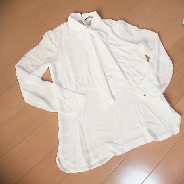 ZARA(ザラ)のZARAボウタイシャツ レディースのトップス(シャツ/ブラウス(長袖/七分))の商品写真