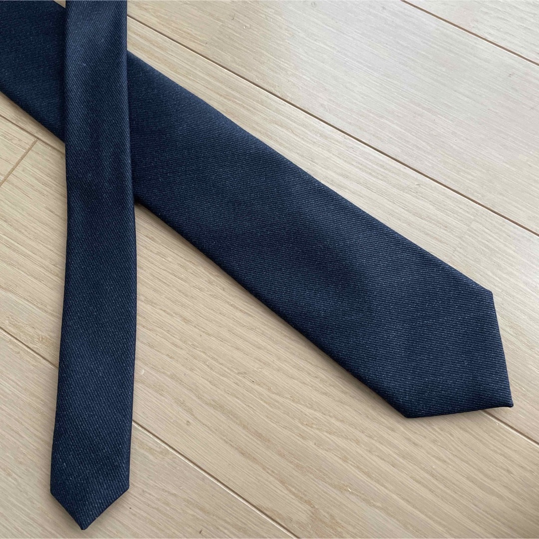 THE SUIT COMPANY(スーツカンパニー)のカノニコ社生地使用　スーツカンパニーソリッド柄ネクタイ新品　ネイビー メンズのファッション小物(ネクタイ)の商品写真