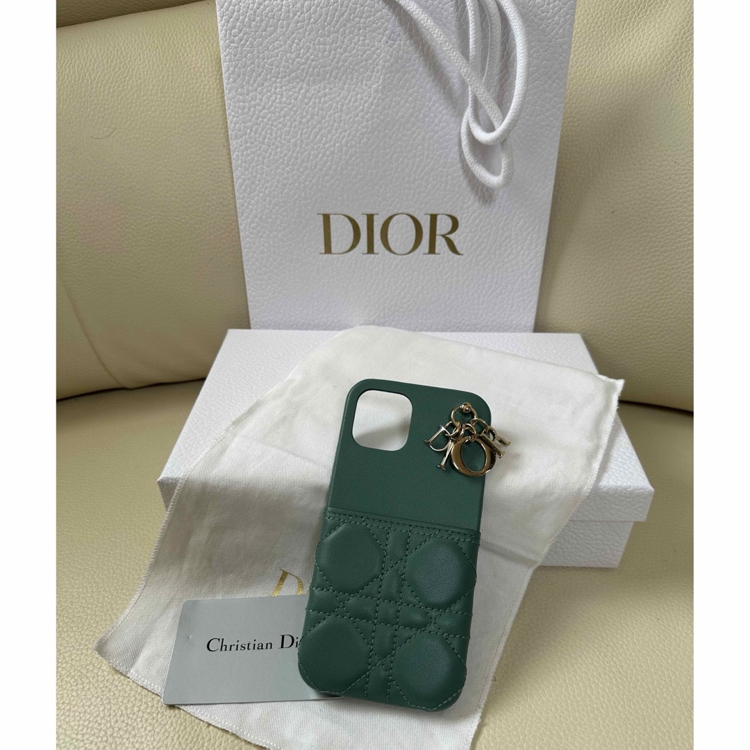 Christian Dior(クリスチャンディオール)のディオール　Lady DiorカナージュラムスキンiPhone12 PROケース スマホ/家電/カメラのスマホアクセサリー(iPhoneケース)の商品写真