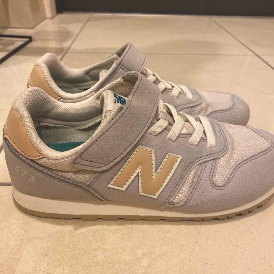 New Balance(ニューバランス)の美品　ニューバランス　373  22センチ キッズ/ベビー/マタニティのキッズ靴/シューズ(15cm~)(スニーカー)の商品写真