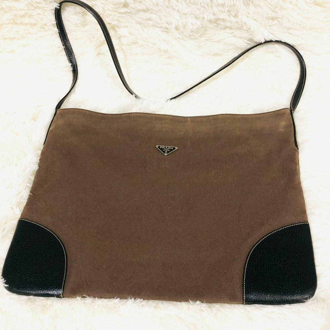 PRADA - プラダ　ショルダーバッグ　ビジネスバッグ　レザー　三角ロゴ　肩掛け　A4可