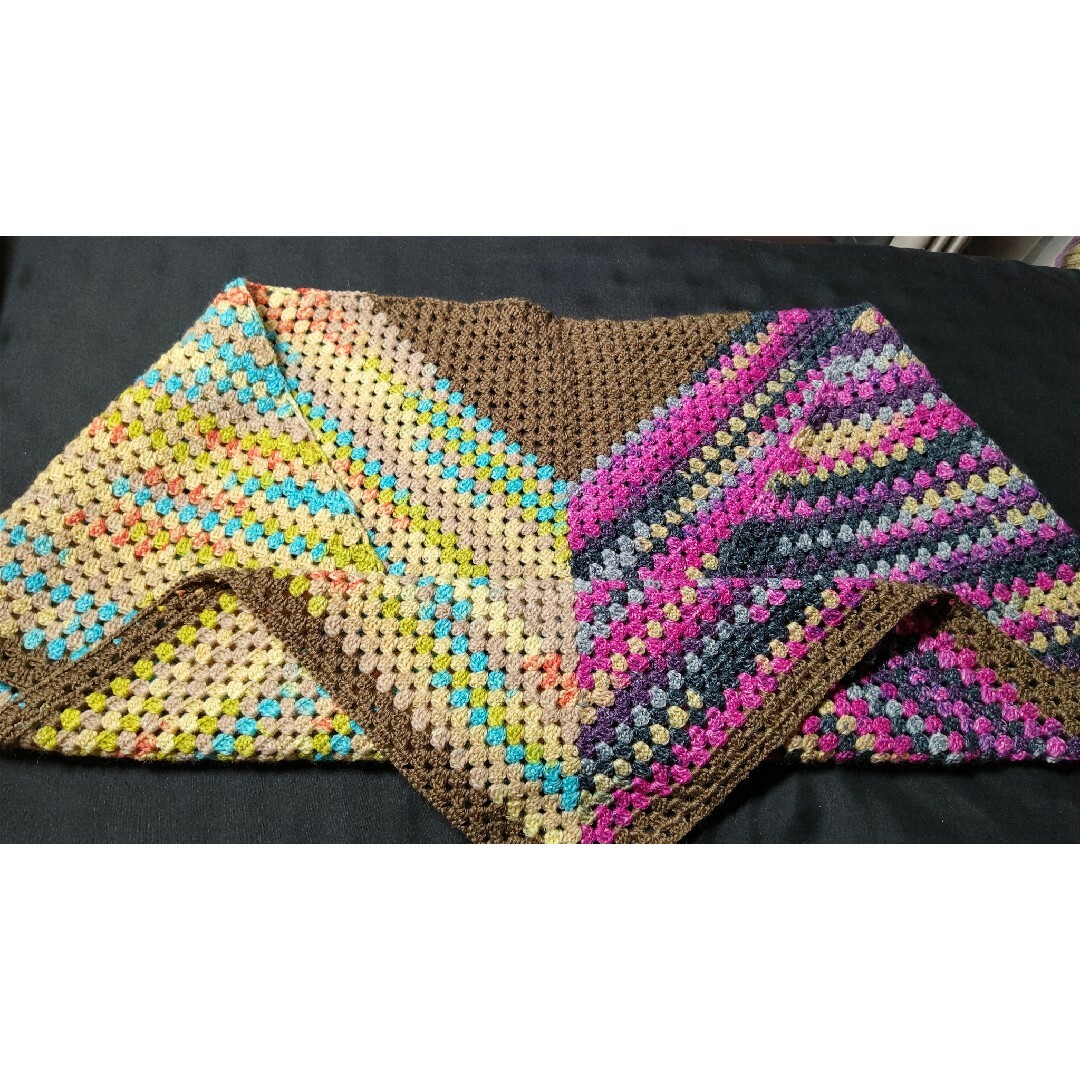 オパール毛糸で編んだ三角ショール ハンドメイドのファッション小物(スカーフ)の商品写真
