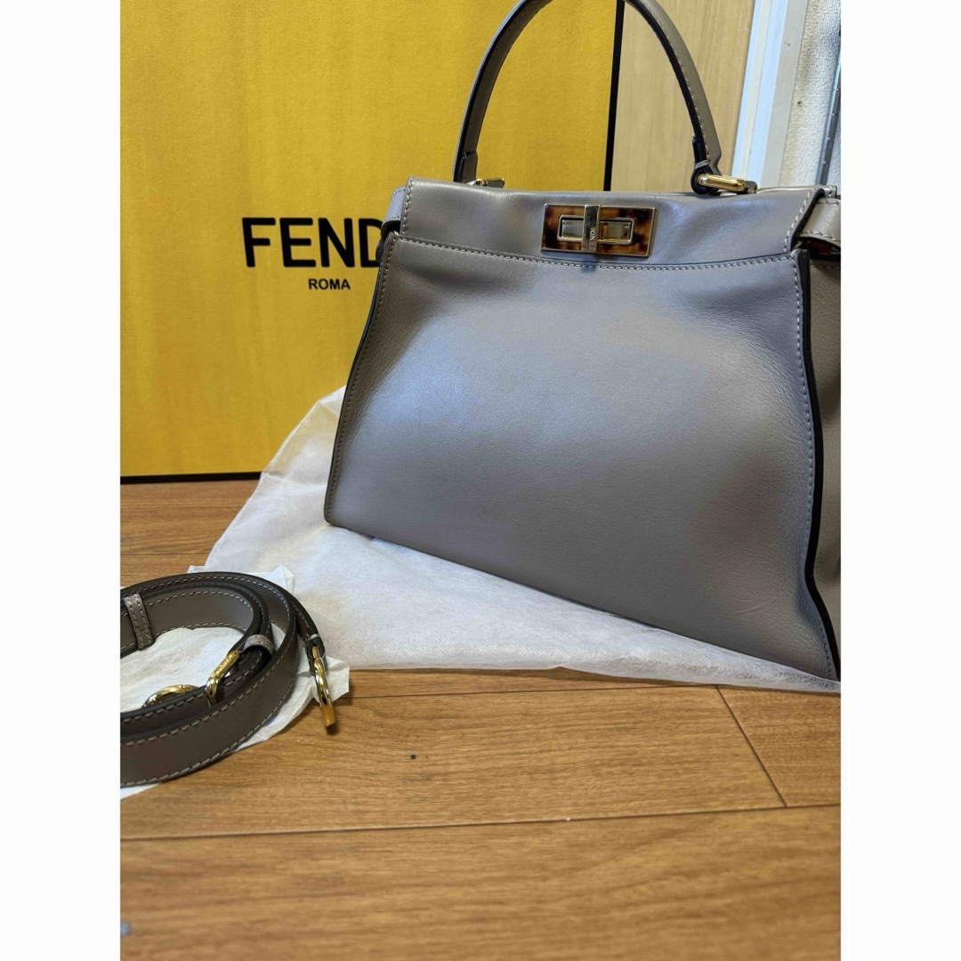 FENDI(フェンディ)のピーカブー グレージュべっ甲 レディースのバッグ(ハンドバッグ)の商品写真