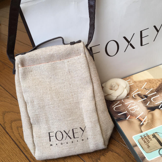 FOXEY(フォクシー)の新品◎未使用♡フォクシー♡トラベルポシェット♡ インテリア/住まい/日用品の日用品/生活雑貨/旅行(旅行用品)の商品写真