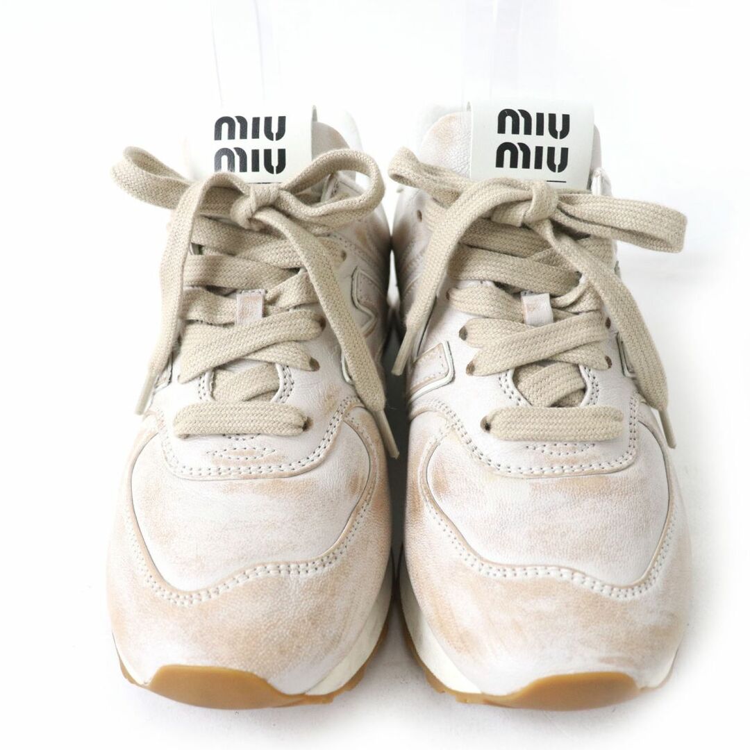 New Balance(ニューバランス)の極美品☆New Balance×MIU MIU ニューバランス×ミュウミュウ 23SS 574 ヴィンテージ加工 ナッパレザー スニーカー アイボリー 36 保存袋付 レディースの靴/シューズ(スニーカー)の商品写真