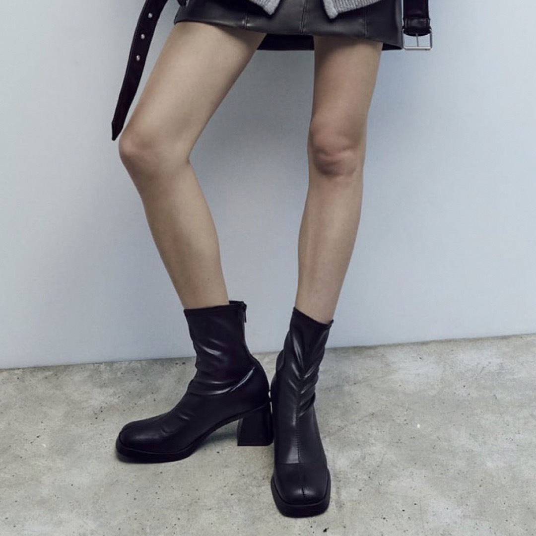 ZARA - ストレッチブロックヒールショートブーツの通販 by りぃ ZARA - ストレッチブロックヒールショートブーツの通販 by りぃ