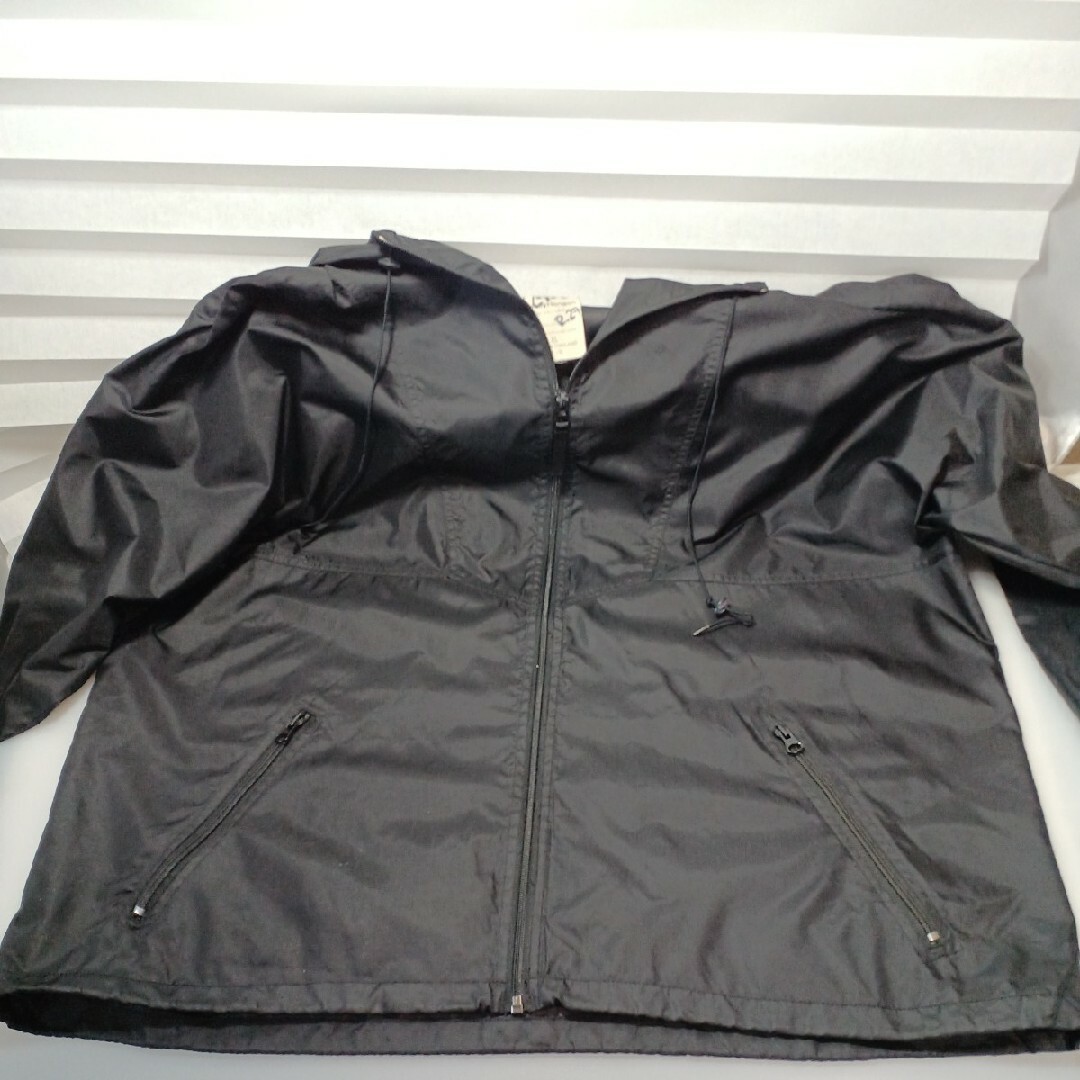 HELLY HANSEN(ヘリーハンセン)の82♪US古着ヘリーハンセンナイロンパーカーブラックUS-XL(日本2XL) メンズのジャケット/アウター(ナイロンジャケット)の商品写真