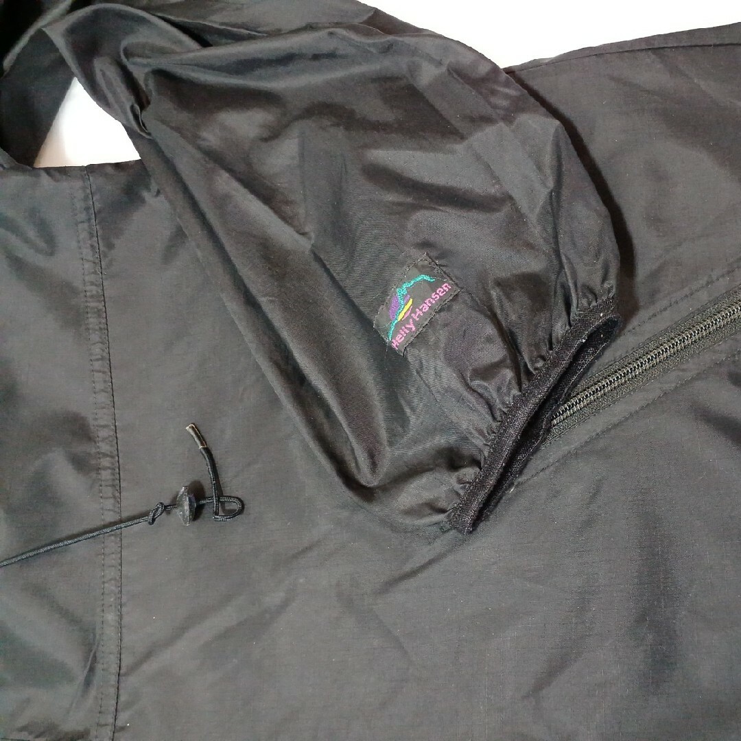 HELLY HANSEN(ヘリーハンセン)の82♪US古着ヘリーハンセンナイロンパーカーブラックUS-XL(日本2XL) メンズのジャケット/アウター(ナイロンジャケット)の商品写真