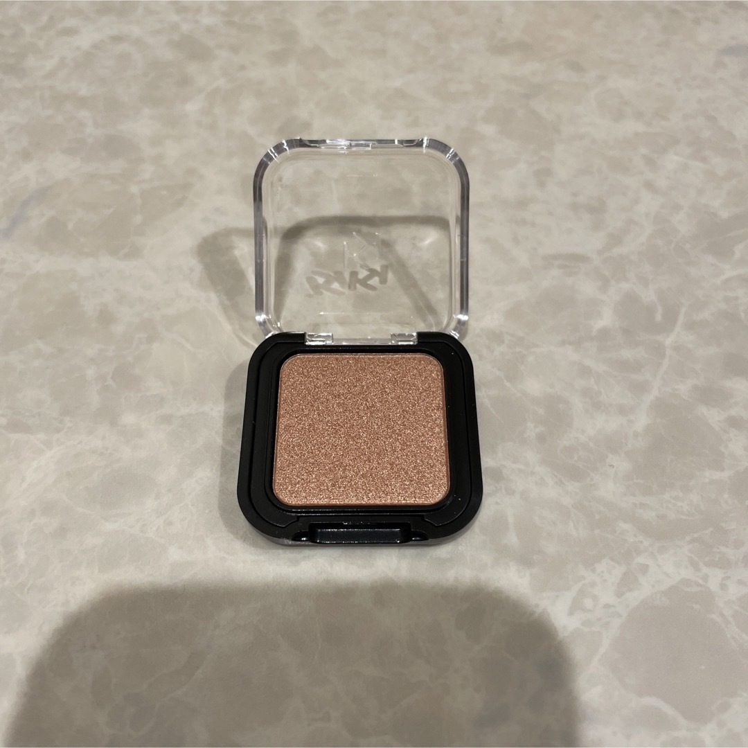 KIKO(キコ)のKIKO アイシャドウ　Metallic Rosy Sand コスメ/美容のベースメイク/化粧品(アイシャドウ)の商品写真