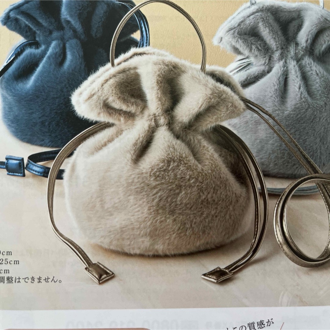 ファーショルダーバッグ　ベージュ　巾着風　サキナ レディースのバッグ(ショルダーバッグ)の商品写真