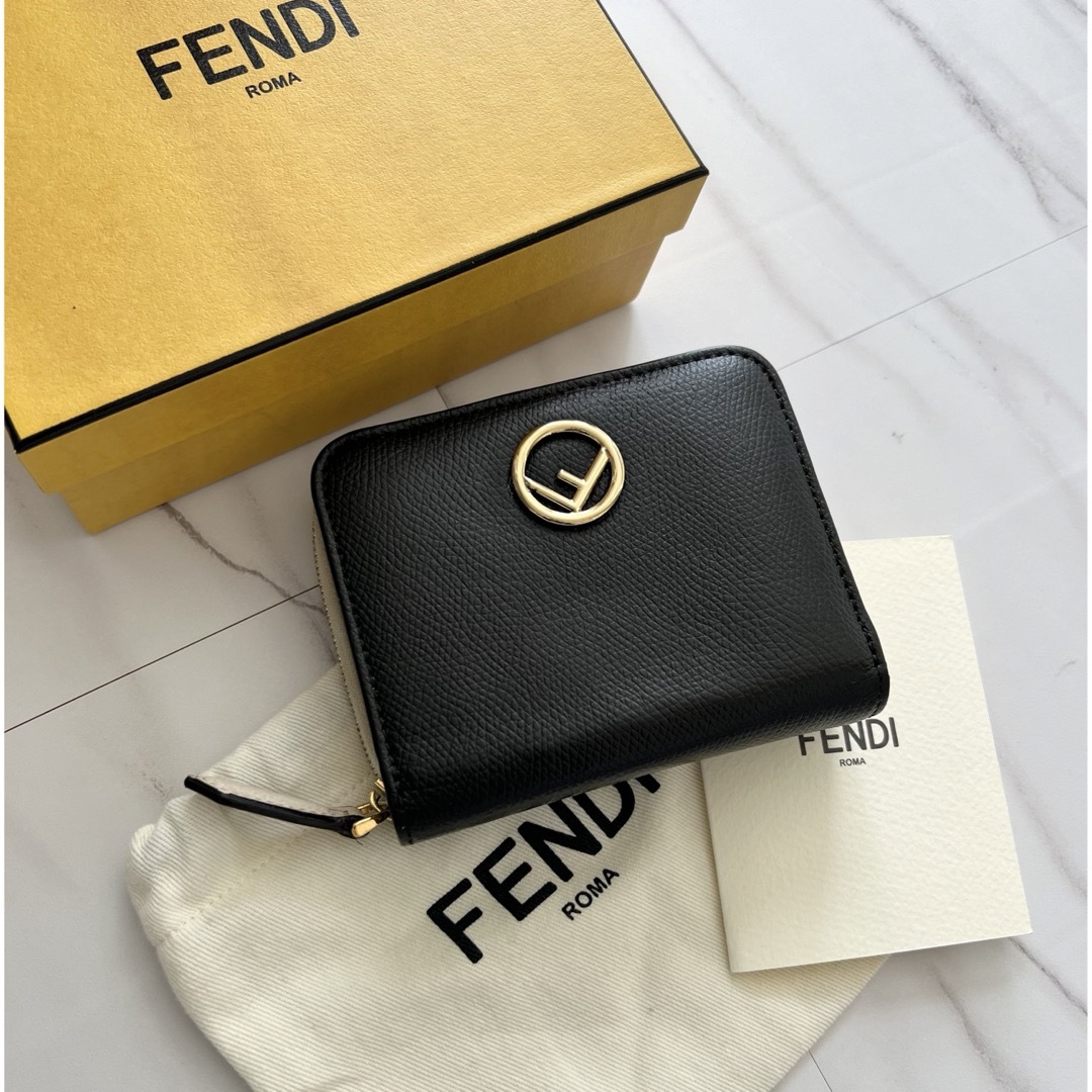 ファッション小物941 美品 FENDI フェンディ 2つ折り財布