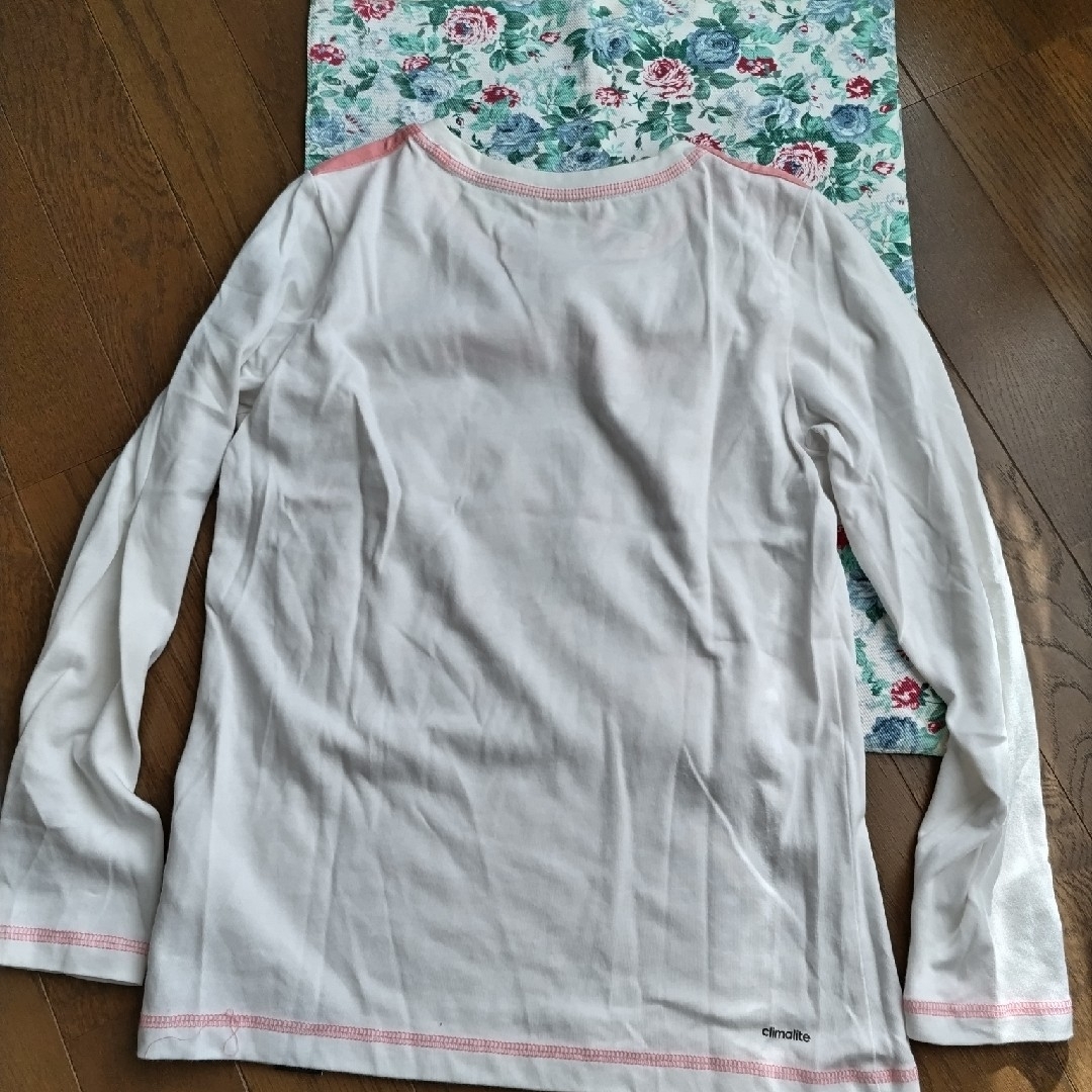 adidas(アディダス)のadidas　Tシャツ kids150 キッズ/ベビー/マタニティのキッズ服女の子用(90cm~)(Tシャツ/カットソー)の商品写真