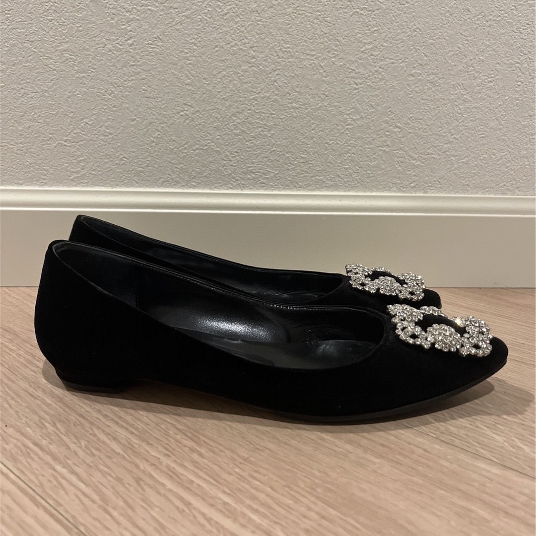 MANOLO BLAHNIK(マノロブラニク)のマノロブラニク　ハンギシ　ブラック　ベロア　36.5 レディースの靴/シューズ(バレエシューズ)の商品写真