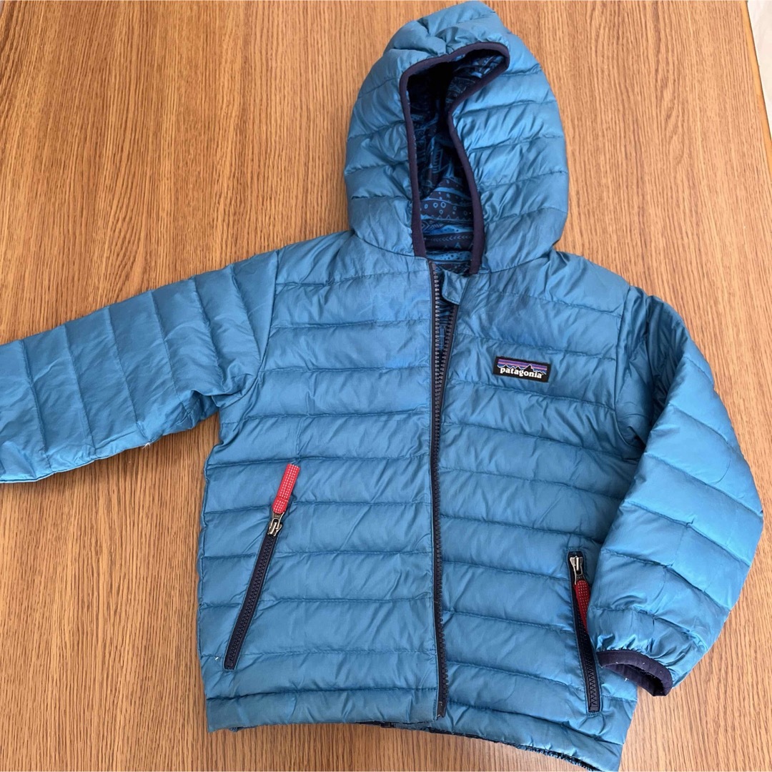 patagonia(パタゴニア)のパタゴニア　リバーシブルダウン　キッズ3T 男女兼用 キッズ/ベビー/マタニティのキッズ服男の子用(90cm~)(ジャケット/上着)の商品写真