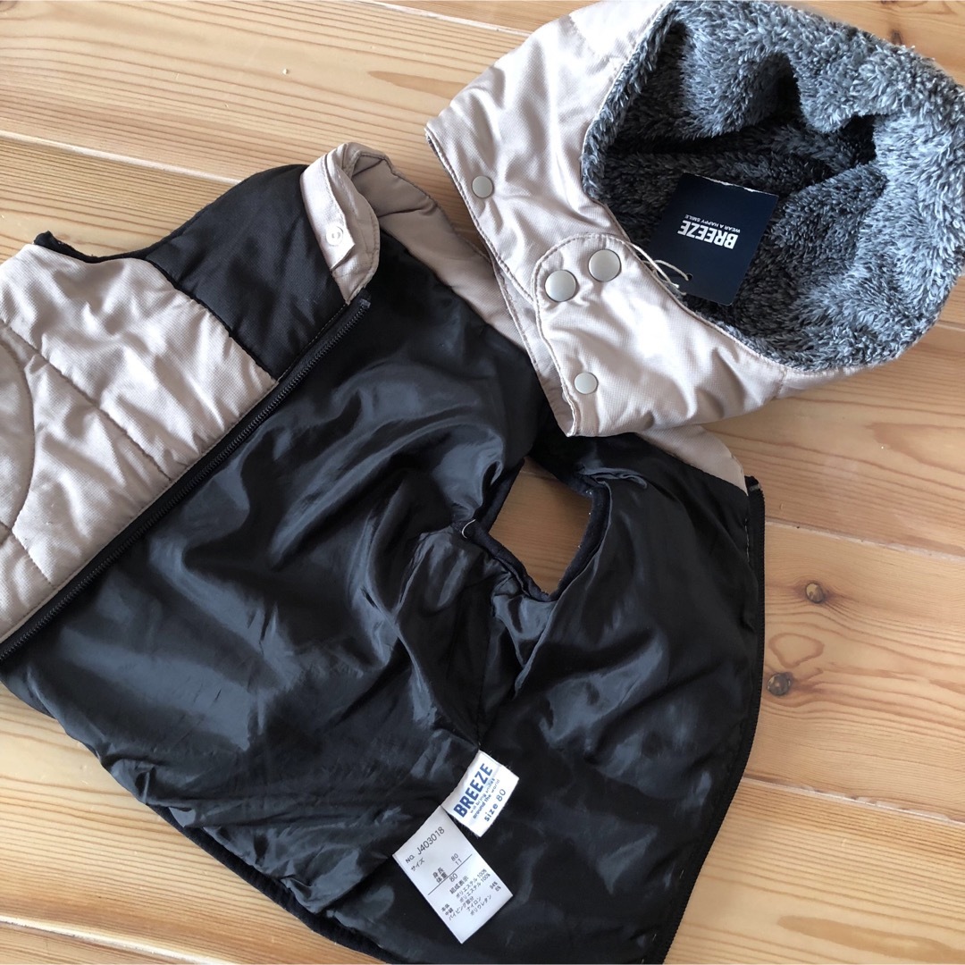 BREEZE(ブリーズ)の新品&used BREEZE ダウンベスト80 ダウンジャケット フード付 キッズ/ベビー/マタニティのベビー服(~85cm)(ジャケット/コート)の商品写真