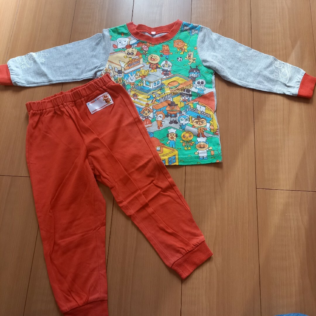 BANDAI(バンダイ)のアンパンマン　パジャマ　95 キッズ/ベビー/マタニティのキッズ服男の子用(90cm~)(パジャマ)の商品写真