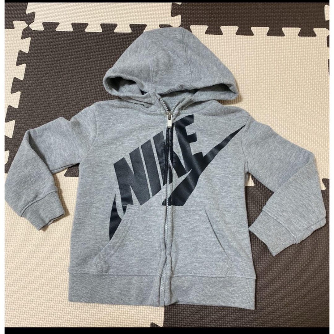 NIKE(ナイキ)のNIKE パーカー 90cm キッズ/ベビー/マタニティのキッズ服男の子用(90cm~)(ジャケット/上着)の商品写真