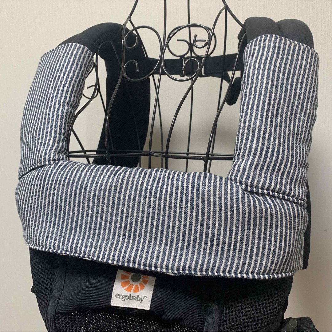 Ergobaby(エルゴベビー)のデニムスター×ヒッコリー　濃い色味　エルゴ　抱っこ紐　よだれカバー　首回りカバー ハンドメイドのキッズ/ベビー(スタイ/よだれかけ)の商品写真