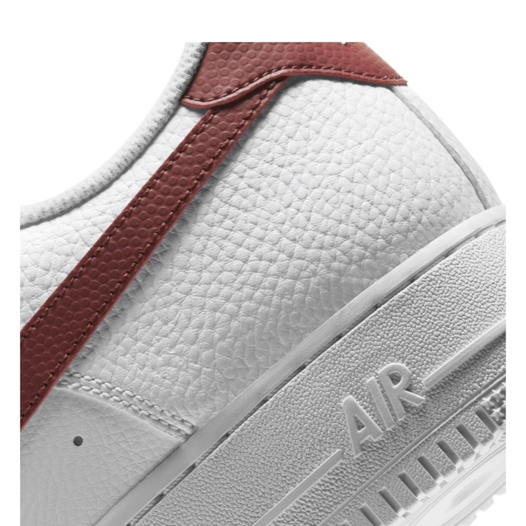 NIKE(ナイキ)の【送料無料！】ナイキ エア フォース 1 '07   ホワイト/レッド　白 メンズの靴/シューズ(スニーカー)の商品写真