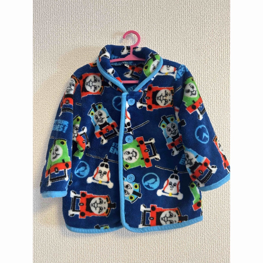 トーマス　フリース　パジャマ　90 キッズ/ベビー/マタニティのキッズ服男の子用(90cm~)(パジャマ)の商品写真